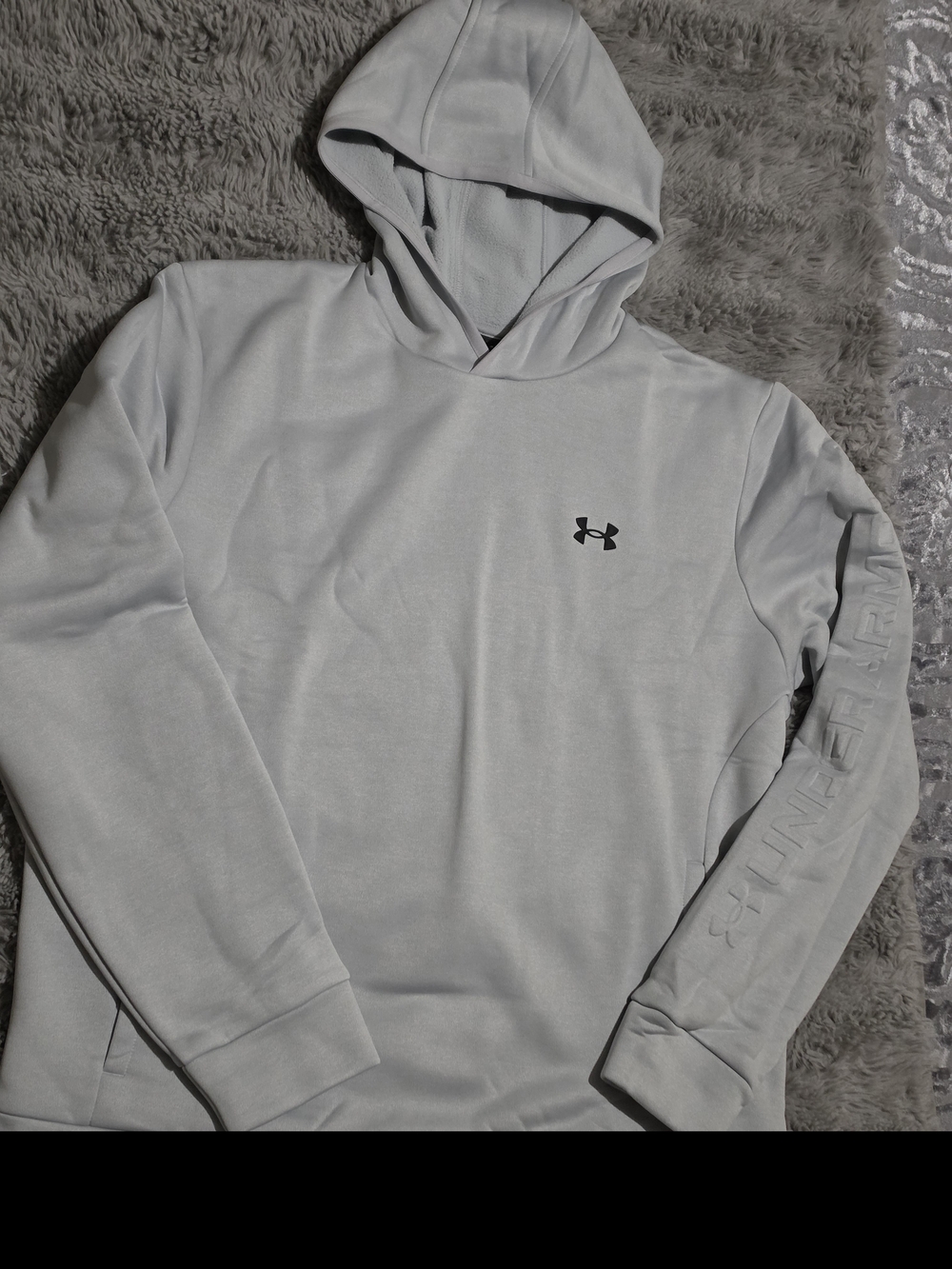 Under Armour Men’s Light Gray Pullover Hoodie with Logo